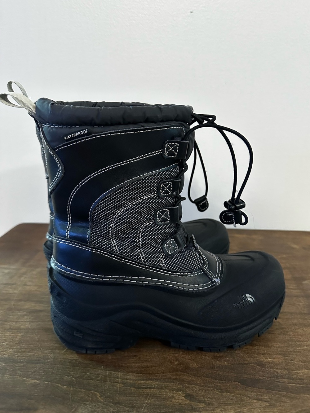 The North Face Alpenglow IV Kid's Waterproof Insulated Snow Boots Size 3 Black